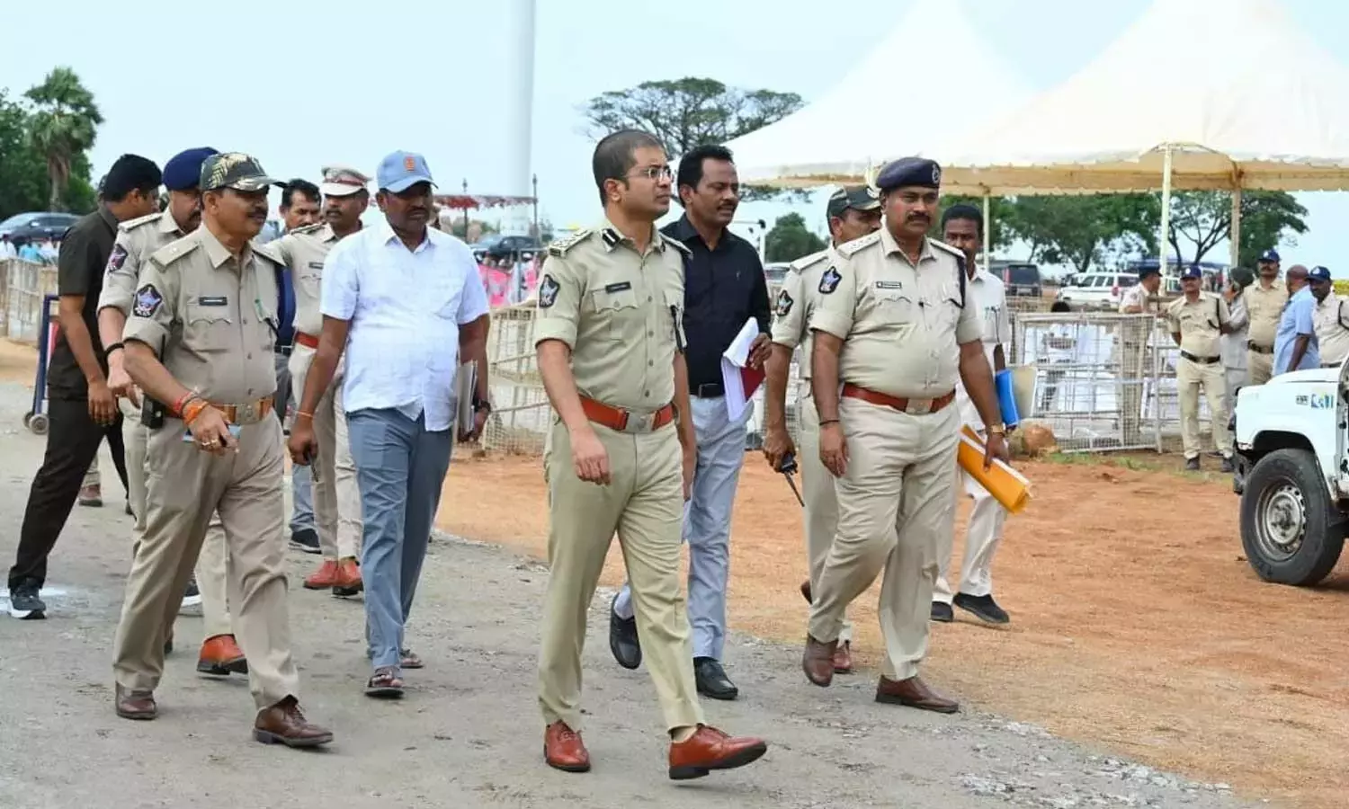 Andhra: एसपी ने सीएम के दौरे को लेकर सुरक्षा व्यवस्था की समीक्षा की