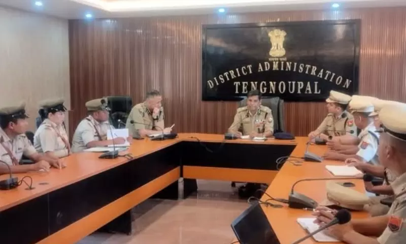 Manipur DGP ने बॉर्डर सिक्योरिटी का जायजा लेने के लिए तेंगनौपाल और मोरेह का दौरा किया Manipur DGP ने बॉर्डर सिक्योरिटी का जायजा लेने के लिए तेंगनौपाल और मोरेह का दौरा किया