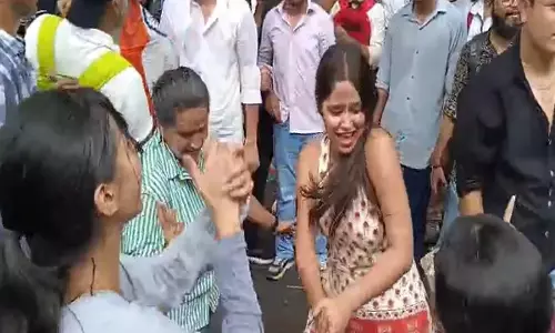 इस्तीफे की खबर से आंदोलनकारी छात्रों में उत्साह