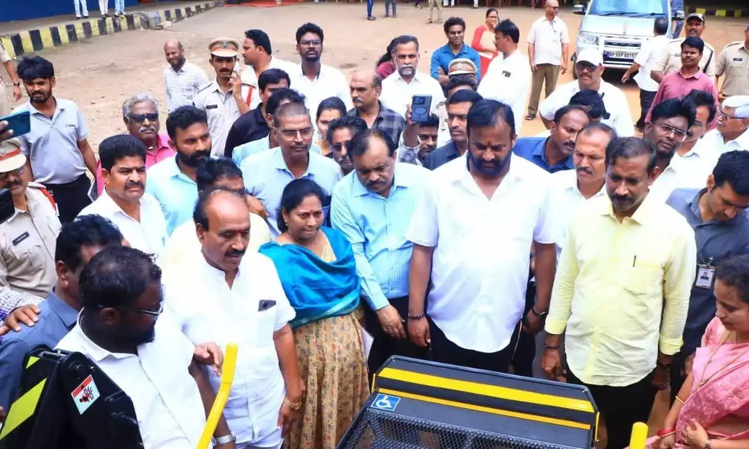 Andhra: एपी सरकार पर्यावरण-अनुकूल परिवहन को मजबूत करने पर ध्यान केंद्रित करती है