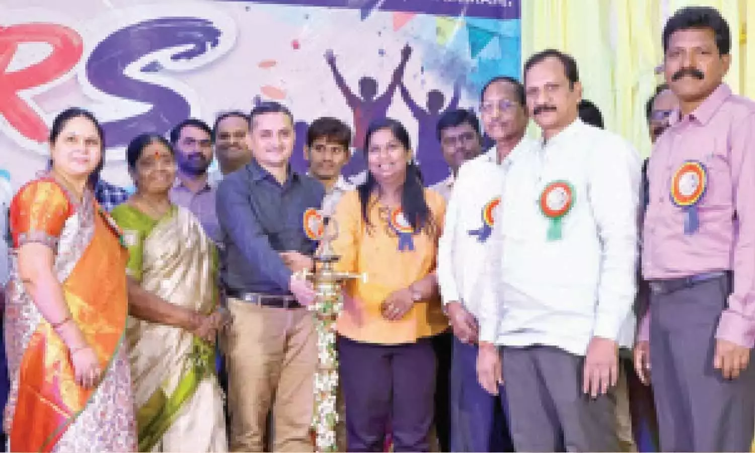 Telangana: IIT गुवाहाटी के प्रोफेसर छात्रों को प्रेरित करते हैं Telangana: IIT गुवाहाटी के प्रोफेसर छात्रों को प्रेरित करते हैं
