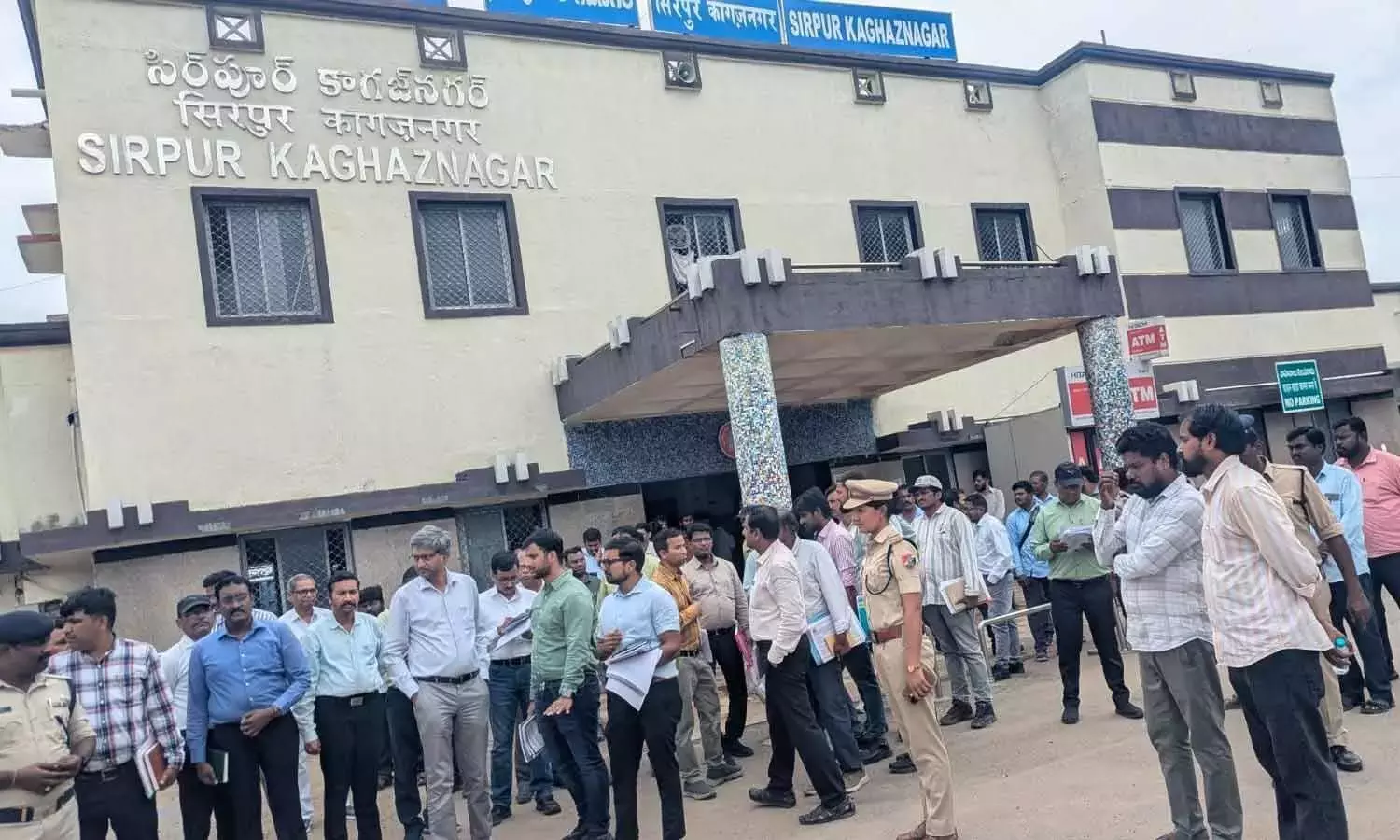 SCR DRM ने कागजनगर रेलवे स्टेशन का निरीक्षण किया SCR DRM ने कागजनगर रेलवे स्टेशन का निरीक्षण किया