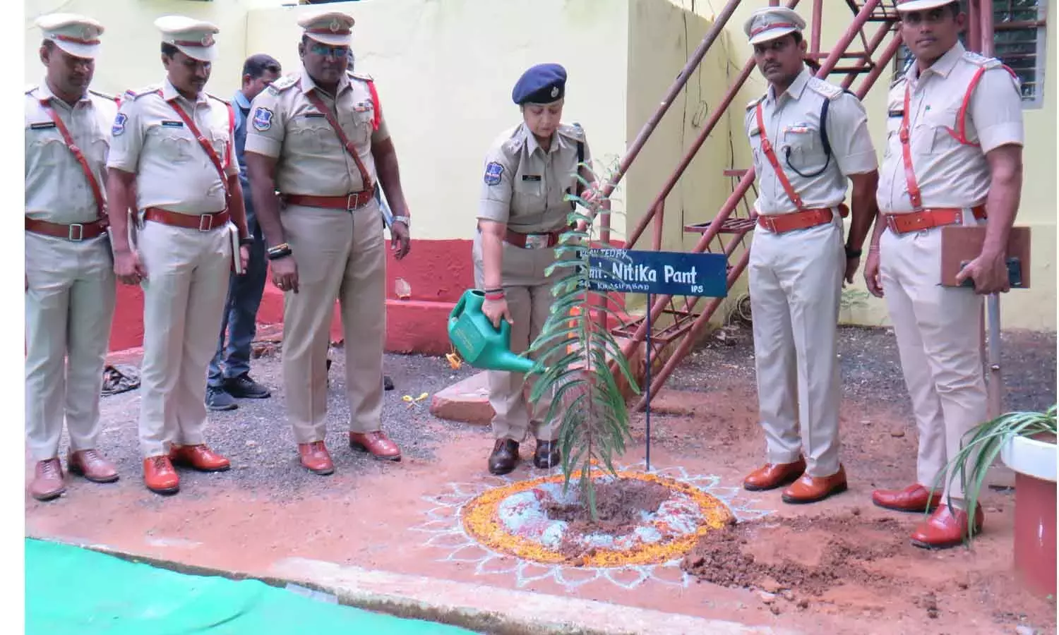 Telangana: एसपी नितिका ने उपमंडल पुलिस कार्यालय का दौरा किया Telangana: एसपी नितिका ने उपमंडल पुलिस कार्यालय का दौरा किया