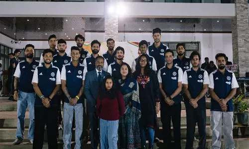 ज़िम्बाब्वे में भारत के राजदूत ब्रह्मा कुमार ने दूसरे T20I से पहले हरारे में टीम इंडिया की मेज़बानी की ज़िम्बाब्वे में भारत के राजदूत ब्रह्मा कुमार ने दूसरे T20I से पहले हरारे में टीम इंडिया की मेज़बानी की