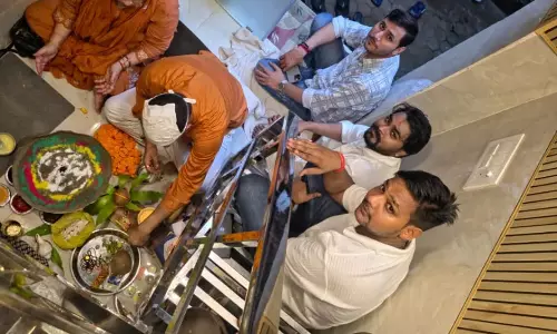 अधिवक्ता रोहित शर्मा के चैंबर नवीकरण पर हुआ धार्मिक आयोजन अधिवक्ता रोहित शर्मा के चैंबर नवीकरण पर हुआ धार्मिक आयोजन