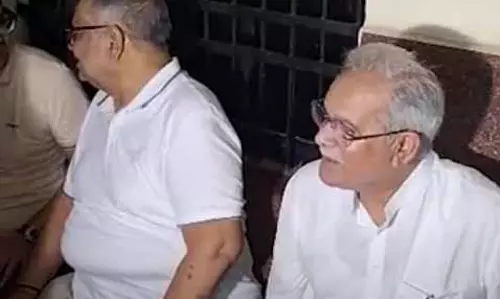 रामगोपाल अग्रवाल जेल दाखिल, भूपेश बघेल रायपुर कोर्ट में उनसे मिले रामगोपाल अग्रवाल जेल दाखिल, भूपेश बघेल रायपुर कोर्ट में उनसे मिले