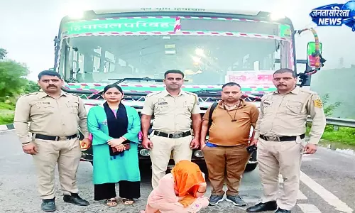बस में सवार महिला से पकड़ा 9.850 ग्राम चिट्टा, गिरफ्तार