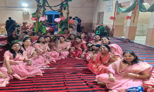 भक्ति के रंग में रंगा अग्रवाल मंदिर, लड्डू गोपाल के नौका विहार ने मोहा श्रद्धालुओं का मन