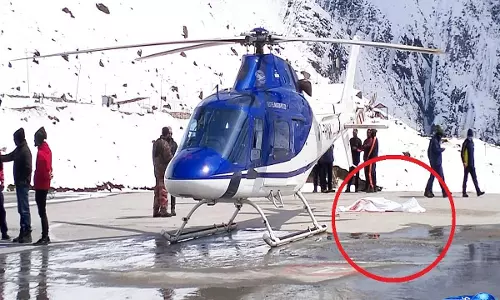 Kedarnath यात्रा पर हादसा, हेलीकॉप्टर से बचाने की कोशिश नाकाम