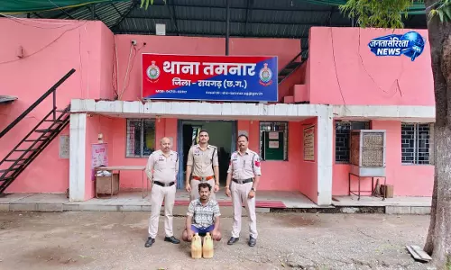 तमनार पुलिस की बड़ी कार्रवाई, 10 लीटर महुआ शराब जब्त, आरोपी गिरफ्तार तमनार पुलिस की बड़ी कार्रवाई, 10 लीटर महुआ शराब जब्त, आरोपी गिरफ्तार