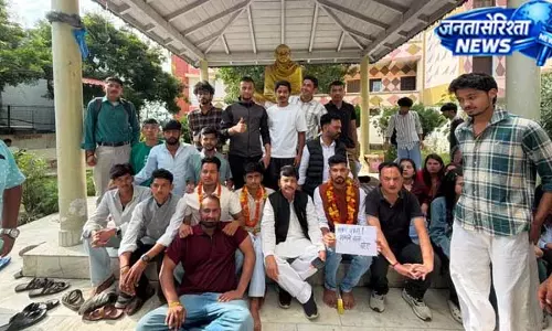 धर्मेंद्र प्रधान के इस्तीफे के बाद छात्रों ने खत्म किया अनशन धर्मेंद्र प्रधान के इस्तीफे के बाद छात्रों ने खत्म किया अनशन