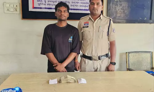 रायपुर में लूट की वारदात का खुलासा, 12 घंटे के भीतर आरोपी विक्की घृतलहरे गिरफ्तार रायपुर में लूट की वारदात का खुलासा, 12 घंटे के भीतर आरोपी विक्की घृतलहरे गिरफ्तार