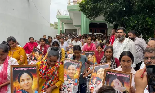 Meerut में फूलन देवी की पुण्यतिथि पर आयोजन, छात्राओं को वितरित की गईं साइकिलें Meerut में फूलन देवी की पुण्यतिथि पर आयोजन, छात्राओं को वितरित की गईं साइकिलें