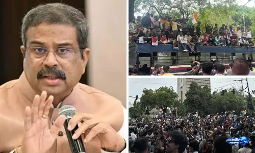 छात्र आंदोलन के बीच बड़ा फैसला, धर्मेंद्र प्रधान ने दिया इस्तीफा छात्र आंदोलन के बीच बड़ा फैसला, धर्मेंद्र प्रधान ने दिया इस्तीफा