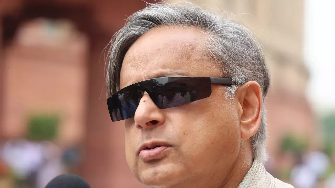 शशि थरूर को Gen Z पर गर्व, प्रधान के इस्तीफ़े को लोकतंत्र के लिए महत्वपूर्ण बताया शशि थरूर को Gen Z पर गर्व, प्रधान के इस्तीफ़े को लोकतंत्र के लिए महत्वपूर्ण बताया