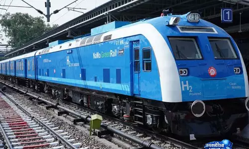 हाइड्रोजन ट्रेन ने तय किया 1200 किमी सफर, डीजल की जगह निकली पानी की भाप हाइड्रोजन ट्रेन ने तय किया 1200 किमी सफर, डीजल की जगह निकली पानी की भाप