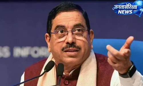 शिक्षा मंत्रालय में बड़ा बदलाव, प्रह्लाद जोशी को अतिरिक्त जिम्मा