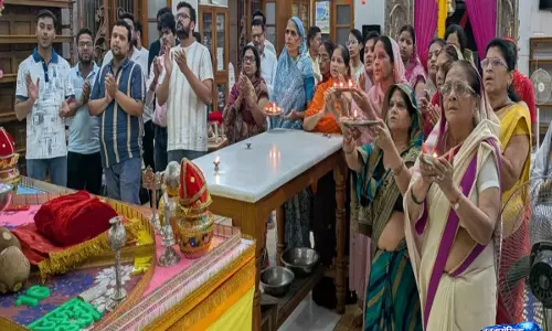 सैकड़ों दीपों से रोशन हुआ जैन मंदिर, भक्तिमय माहौल में संपन्न हुई महाआरती सैकड़ों दीपों से रोशन हुआ जैन मंदिर, भक्तिमय माहौल में संपन्न हुई महाआरती