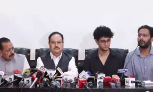 कॉकरोच जनता पार्टी का धरना समाप्त, तीन मांगें पूरी होने का किया दावा कॉकरोच जनता पार्टी का धरना समाप्त, तीन मांगें पूरी होने का किया दावा