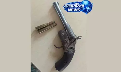 पिस्तौल लेकर थाने पहुंचा युवक, खुली साजिश की पोल पिस्तौल लेकर थाने पहुंचा युवक, खुली साजिश की पोल