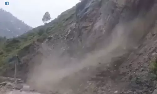 रांबन में भूस्खलन से जम्मू-श्रीनगर नेशनल हाईवे बंद, NH-44 पर यातायात प्रभावित