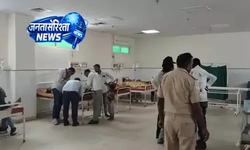 श्रद्धालुओं से भरी मैक्स पलटी, महिला की मौत, बच्चों समेत 20 घायल