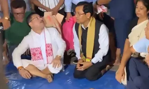 असम बाढ़ प्रभावितों के बीच पहुंचे सर्बानंद सोनोवाल, राहत कैंपों का लिया जायजा