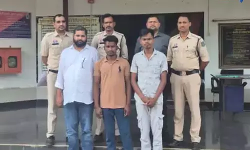 मध्यप्रदेश से लाई गई 24 पेटी अंग्रेजी शराब जब्त, तीन आरोपी गिरफ्तार मध्यप्रदेश से लाई गई 24 पेटी अंग्रेजी शराब जब्त, तीन आरोपी गिरफ्तार