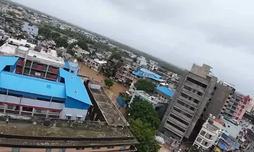 नवसारी में भारी बारिश से जलभराव, कई इलाके डूबे, राहत-बचाव अभियान जारी नवसारी में भारी बारिश से जलभराव, कई इलाके डूबे, राहत-बचाव अभियान जारी