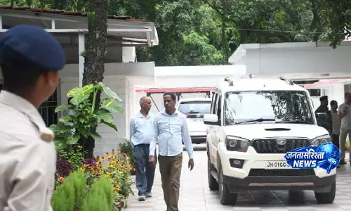 JPSC परीक्षा गड़बड़ी मामले में CID की बड़ी कार्रवाई, दो कर्मचारी गिरफ्तार JPSC परीक्षा गड़बड़ी मामले में CID की बड़ी कार्रवाई, दो कर्मचारी गिरफ्तार