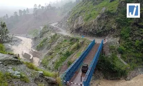 भारी बारिश और भूस्खलन के बीच बीआरओ ने राजौरी, पुंछ और रियासी में बहाल किया सड़क संपर्क भारी बारिश और भूस्खलन के बीच बीआरओ ने राजौरी, पुंछ और रियासी में बहाल किया सड़क संपर्क