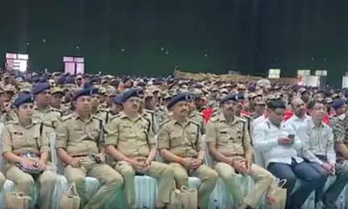 कांवड़ यात्रा: उत्तराखंड में सुरक्षा के कड़े इंतजाम, 10 हजार से अधिक सुरक्षाकर्मी तैनात कांवड़ यात्रा: उत्तराखंड में सुरक्षा के कड़े इंतजाम, 10 हजार से अधिक सुरक्षाकर्मी तैनात