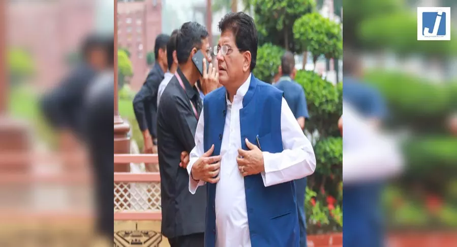 डीपफेक वीडियो पर भड़के केंद्रीय मंत्री, पुलिस में दर्ज कराई शिकायत, बोले- AI का दुर्भावनापूर्ण दुरुपयोग स्वीकार नहीं डीपफेक वीडियो पर भड़के केंद्रीय मंत्री, पुलिस में दर्ज कराई शिकायत, बोले- AI का दुर्भावनापूर्ण दुरुपयोग स्वीकार नहीं
