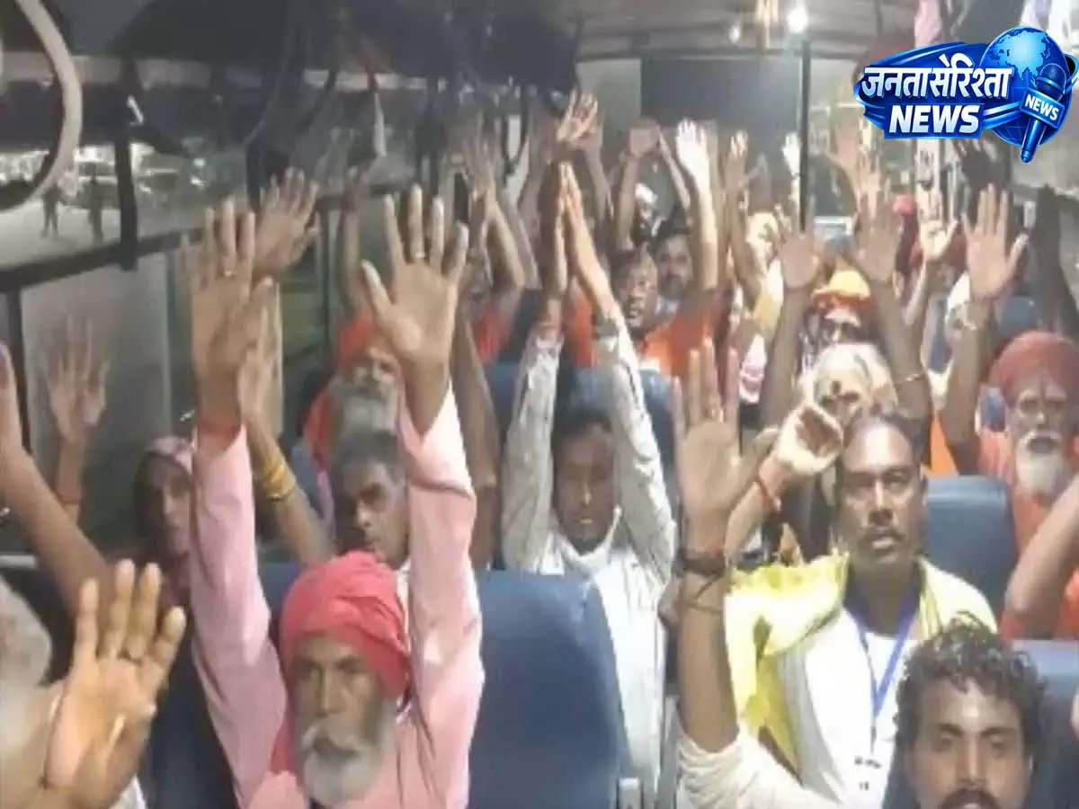 अमरनाथ यात्रा फिर शुरू, जम्मू से 6,000 श्रद्धालुओं का जत्था बाबा बर्फानी के दर्शन को रवाना अमरनाथ यात्रा फिर शुरू, जम्मू से 6,000 श्रद्धालुओं का जत्था बाबा बर्फानी के दर्शन को रवाना