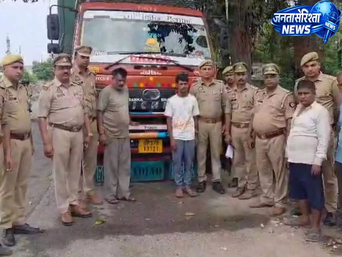 बदायूं से लूटा कैंटर रामपुर में मिला, पुलिस ने पीछा कर दो आरोपियों को किया गिरफ्तार बदायूं से लूटा कैंटर रामपुर में मिला, पुलिस ने पीछा कर दो आरोपियों को किया गिरफ्तार