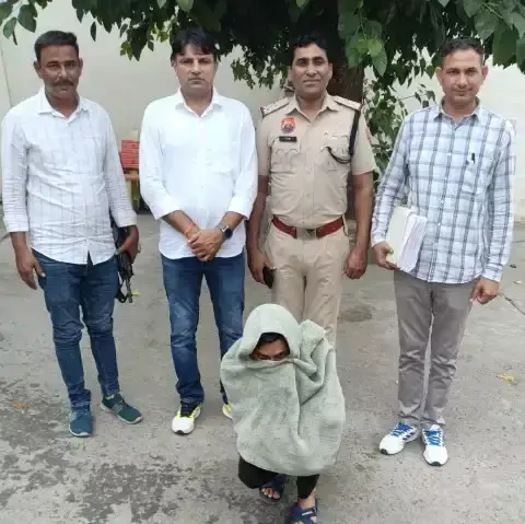Kaithal: विदेश भेजने के बहाने ठगी करने वाला आरोपी नेपाल सीमा से पकड़ा गया Kaithal: विदेश भेजने के बहाने ठगी करने वाला आरोपी नेपाल सीमा से पकड़ा गया