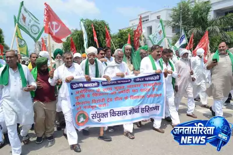 Karnal किसानों ने ट्रेड डील और लाठीचार्ज की निंदा की Karnal किसानों ने ट्रेड डील और लाठीचार्ज की निंदा की