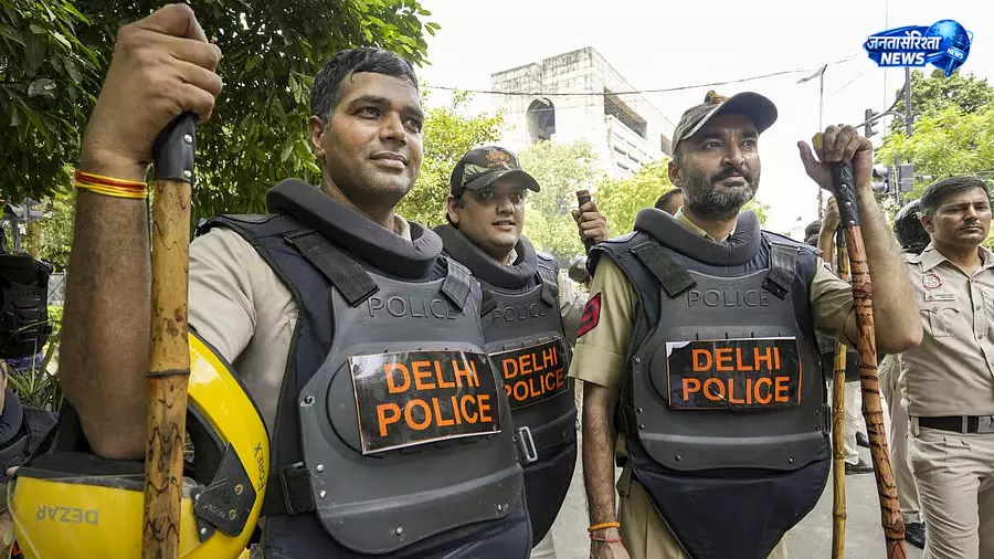 AI निगरानी पर विवाद, पुलिस ने दी सफाई AI निगरानी पर विवाद, पुलिस ने दी सफाई
