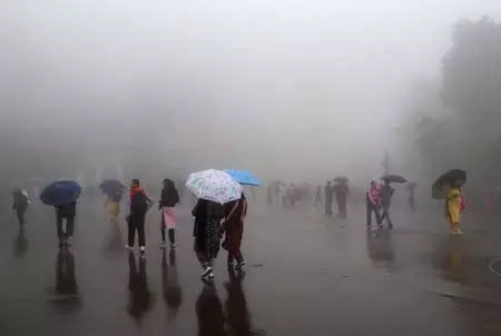 गुजरात के कई जिले जलमग्न; बंगाल, बिहार और सिक्किम समेत कई राज्यों में बारिश का पूर्वानुमान गुजरात के कई जिले जलमग्न; बंगाल, बिहार और सिक्किम समेत कई राज्यों में बारिश का पूर्वानुमान