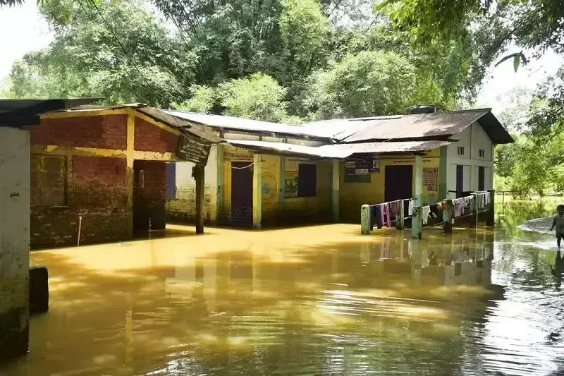 Guwahati: असम में बाढ़ का कहर, 7 लाख आबादी प्रभावित, 14 और शव मिले
