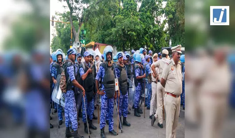दिल्ली पुलिस के सूत्रों का दावा- पुलिसकर्मियों पर किए गए जानलेवा हमले, कुछ लोगों ने उकसाए थे प्रदर्शनकारी दिल्ली पुलिस के सूत्रों का दावा- पुलिसकर्मियों पर किए गए जानलेवा हमले, कुछ लोगों ने उकसाए थे प्रदर्शनकारी
