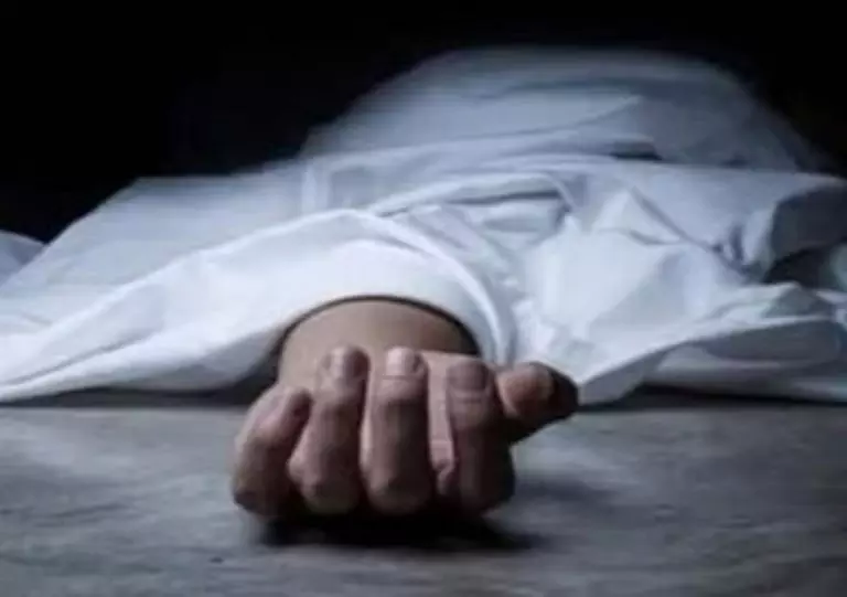 गदग में MGRDPR यूनिवर्सिटी हॉस्टल में छात्रा की संदिग्ध मौत, पिता ने जताई हत्या की आशंका गदग में MGRDPR यूनिवर्सिटी हॉस्टल में छात्रा की संदिग्ध मौत, पिता ने जताई हत्या की आशंका