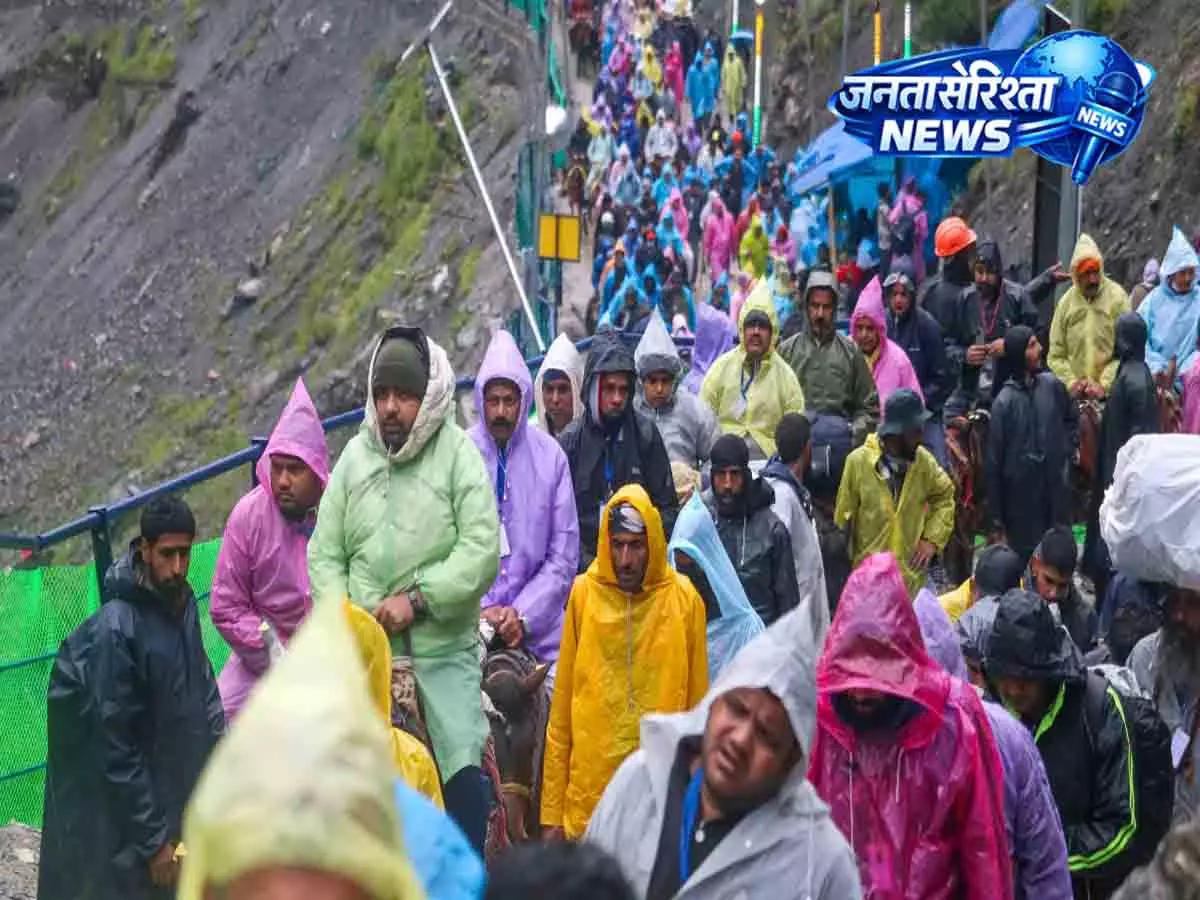 6 दिन की रोक के बाद अमरनाथ यात्रा फिर से चालू 6 दिन की रोक के बाद अमरनाथ यात्रा फिर से चालू