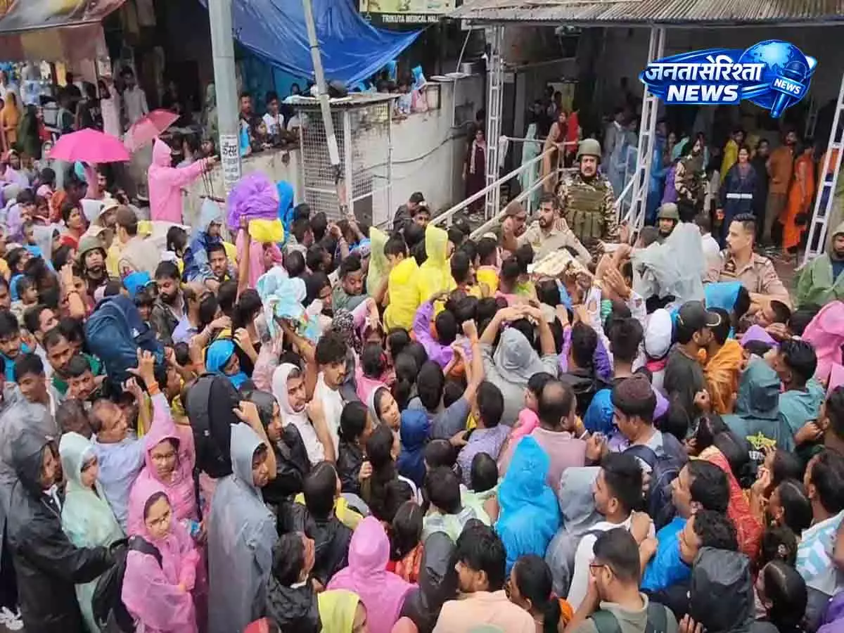 सुरक्षा और हालात सामान्य होने के बाद वैष्णो देवी यात्रा दोबारा शुरू, भक्तों ने किए दर्शन सुरक्षा और हालात सामान्य होने के बाद वैष्णो देवी यात्रा दोबारा शुरू, भक्तों ने किए दर्शन