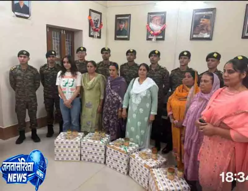 डोगरा अधिकारियों ने वीर नारियों को किया सम्मानित डोगरा अधिकारियों ने वीर नारियों को किया सम्मानित