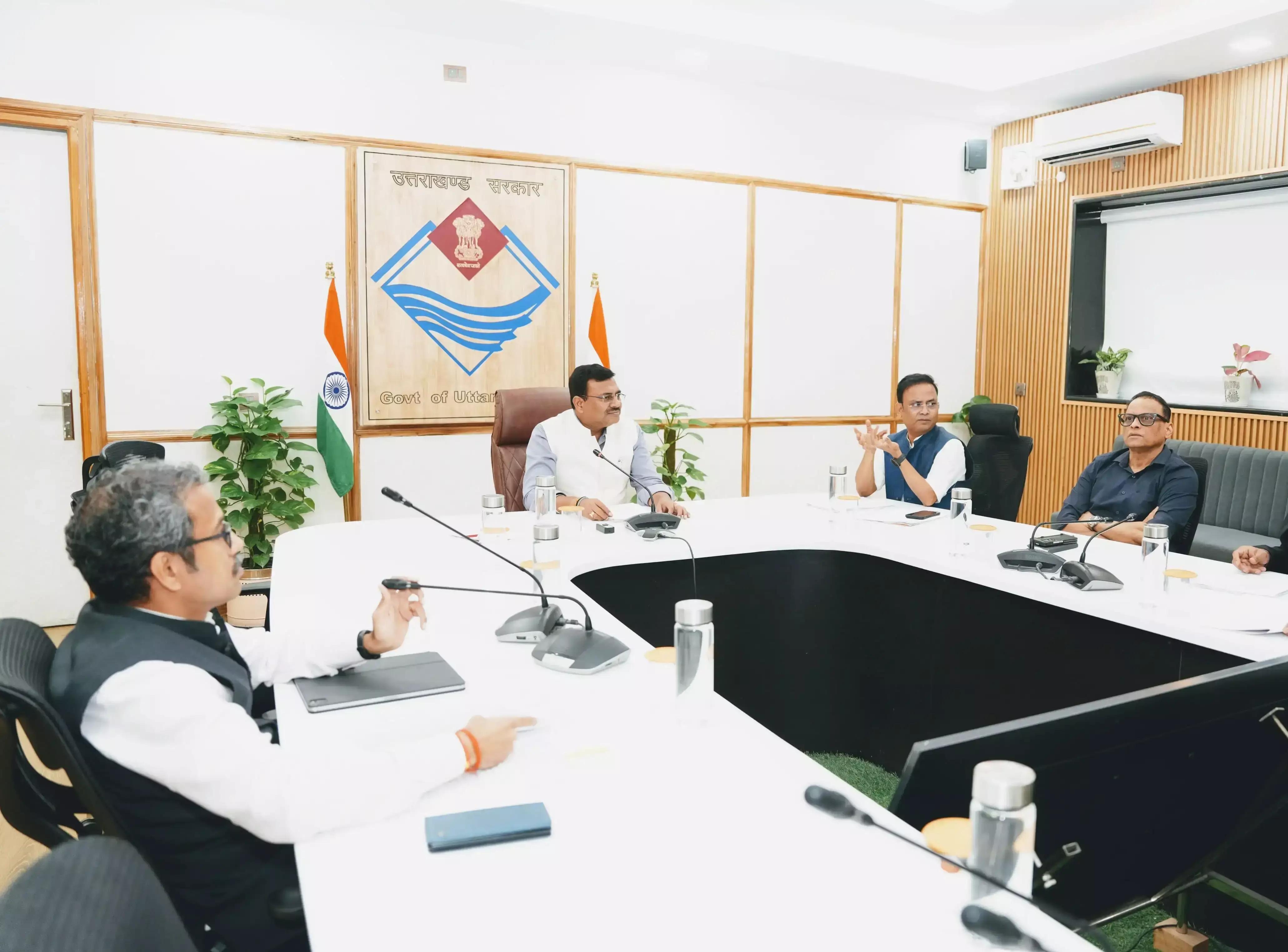 Dehradun: सरकारी खर्च और योजनाओं को लेकर व्यय वित्त समिति की अहम बैठक Dehradun: सरकारी खर्च और योजनाओं को लेकर व्यय वित्त समिति की अहम बैठक