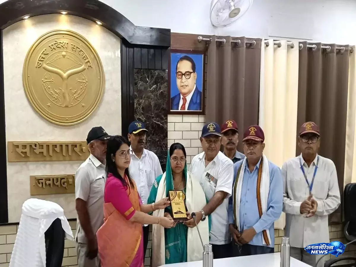 Hapur में गूंजा देशभक्ति का जज्बा, शहीदों के बलिदान को किया याद Hapur में गूंजा देशभक्ति का जज्बा, शहीदों के बलिदान को किया याद