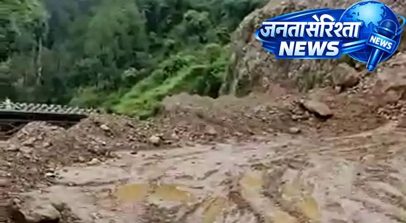 हिमाचल में 99 सडक़ें, 63 ट्रांसफार्मर ठप हिमाचल में 99 सडक़ें, 63 ट्रांसफार्मर ठप