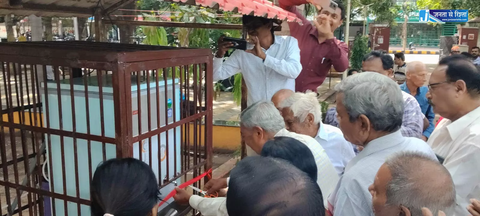 महावीर पार्क अनुपम गार्डन में लगाया गया वाटर कुलर महावीर पार्क अनुपम गार्डन में लगाया गया वाटर कुलर