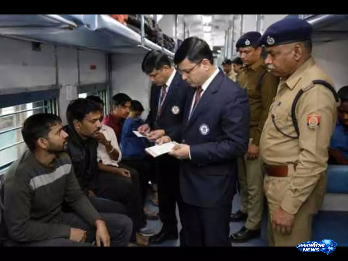 ट्रेन में फर्जी टिकट लेकर चढ़े थे यात्री, जांच अभियान में 84 लोग पकड़े गए ट्रेन में फर्जी टिकट लेकर चढ़े थे यात्री, जांच अभियान में 84 लोग पकड़े गए